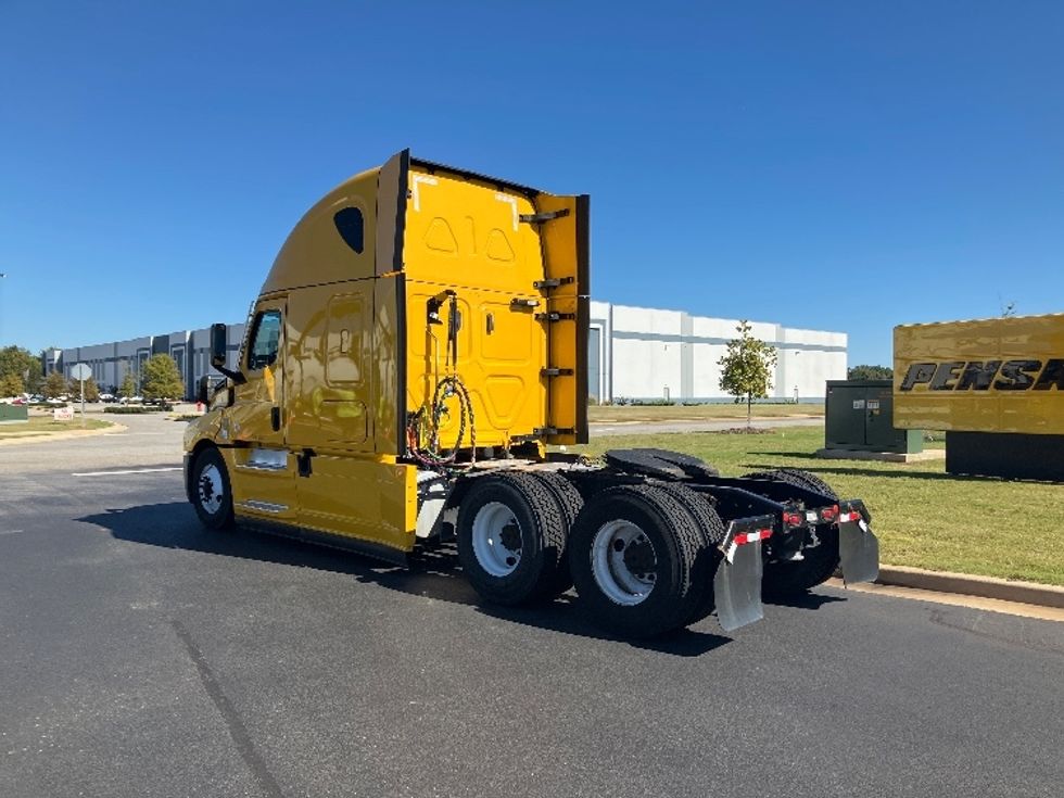 Sleeper Tractor-Heavy Duty Tractors-Freightliner-2022-T12664ST-Madison-AL-608,223\n\t\tmiles-$ 56,250 - Image 5