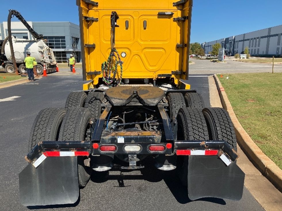 Sleeper Tractor-Heavy Duty Tractors-Freightliner-2022-T12664ST-Madison-AL-608,223\n\t\tmiles-$ 56,250 - Image 6