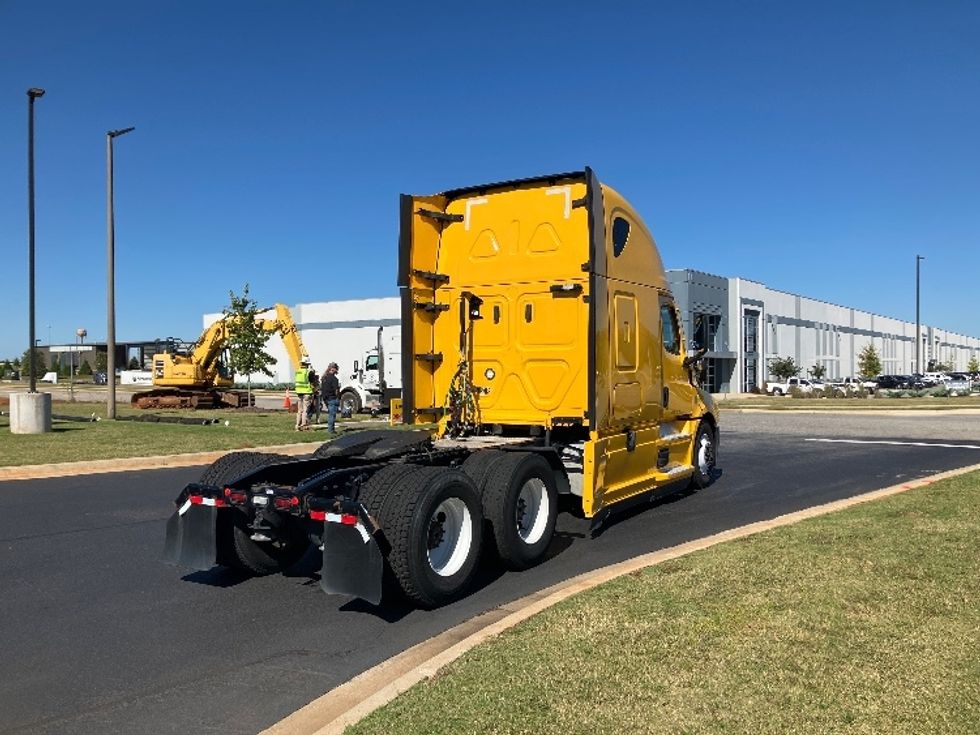 Sleeper Tractor-Heavy Duty Tractors-Freightliner-2022-T12664ST-Madison-AL-608,223\n\t\tmiles-$ 56,250 - Image 7