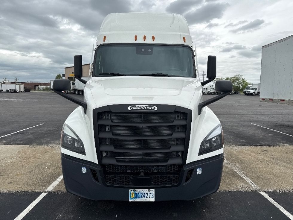 Sleeper Tractor-Heavy Duty Tractors-Freightliner-2022-T12664ST-Mansfield-OH-395,856\n\t\tmiles-$ 80,000 - Image 2