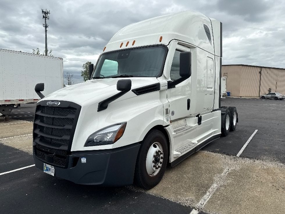 Sleeper Tractor-Heavy Duty Tractors-Freightliner-2022-T12664ST-Mansfield-OH-395,856\n\t\tmiles-$ 80,000 - Image 3