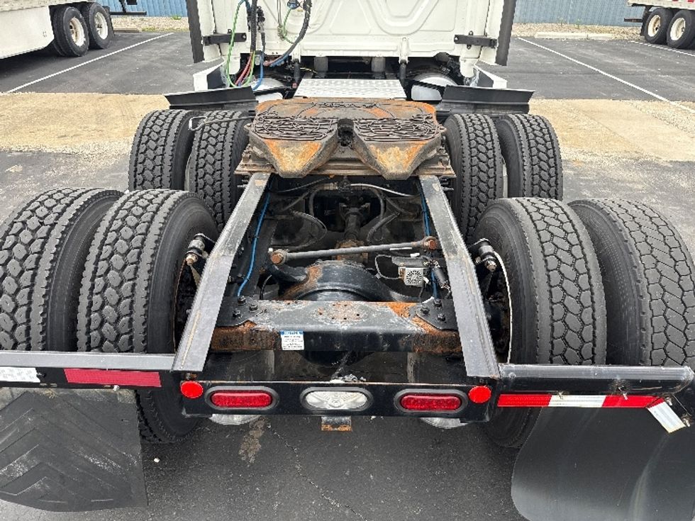 Sleeper Tractor-Heavy Duty Tractors-Freightliner-2022-T12664ST-Mansfield-OH-395,856\n\t\tmiles-$ 80,000 - Image 6