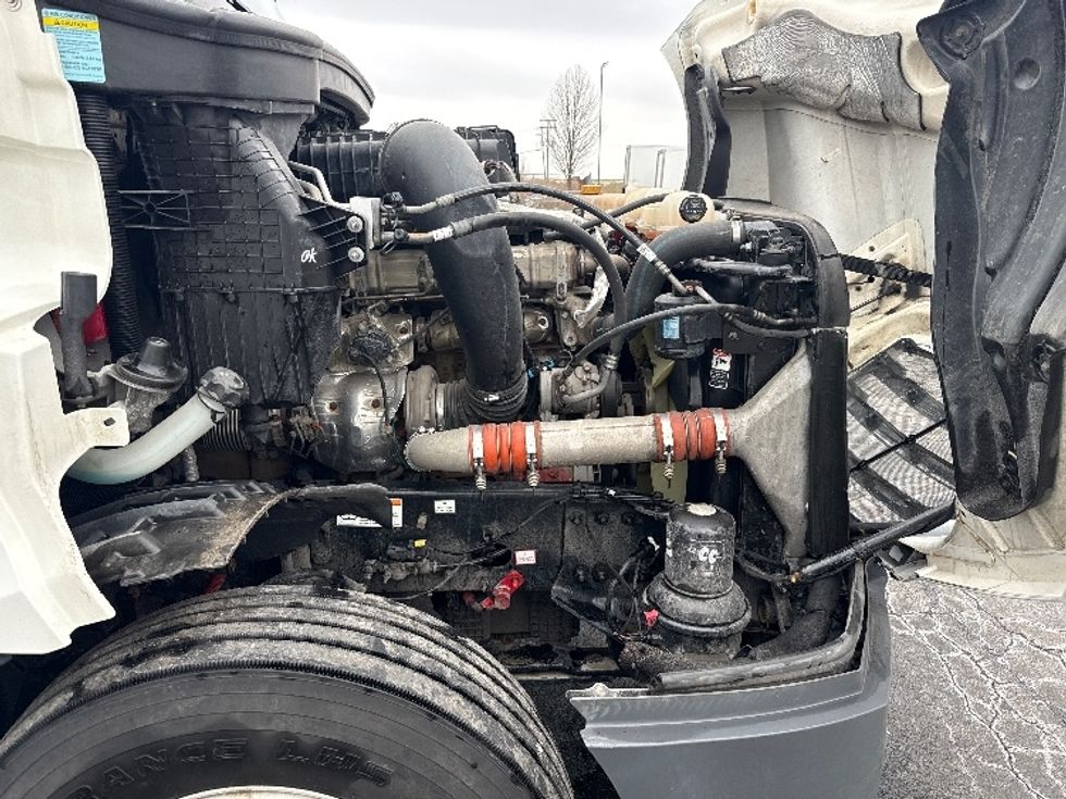 Sleeper Tractor-Heavy Duty Tractors-Freightliner-2022-T12664ST-Mansfield-OH-441,391\n\t\tmiles-$ 70,000 - Image 20