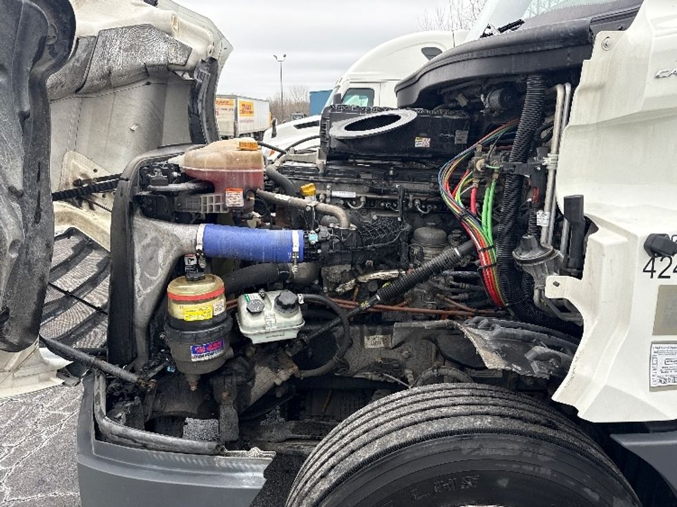 Sleeper Tractor-Heavy Duty Tractors-Freightliner-2022-T12664ST-Mansfield-OH-441,391\n\t\tmiles-$ 70,000 - Image 21