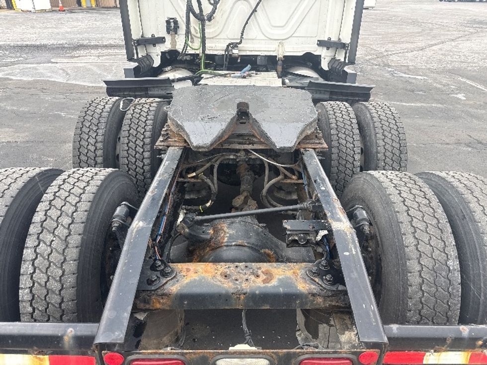 Sleeper Tractor-Heavy Duty Tractors-Freightliner-2022-T12664ST-Mansfield-OH-441,391\n\t\tmiles-$ 70,000 - Image 6