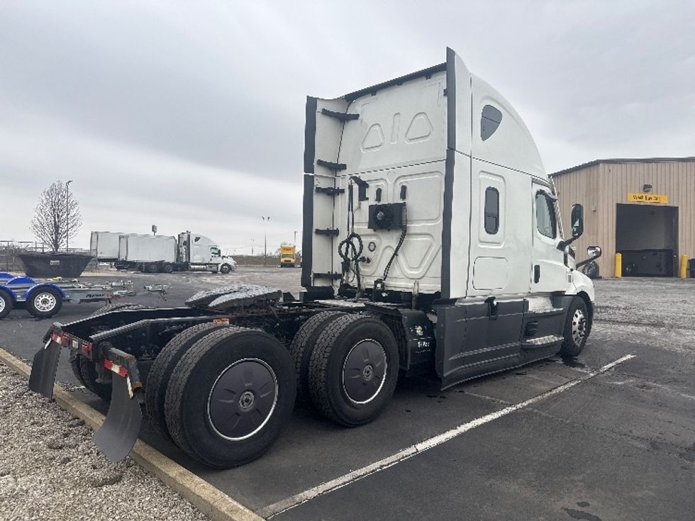 Sleeper Tractor-Heavy Duty Tractors-Freightliner-2022-T12664ST-Mansfield-OH-441,391\n\t\tmiles-$ 70,000 - Image 7