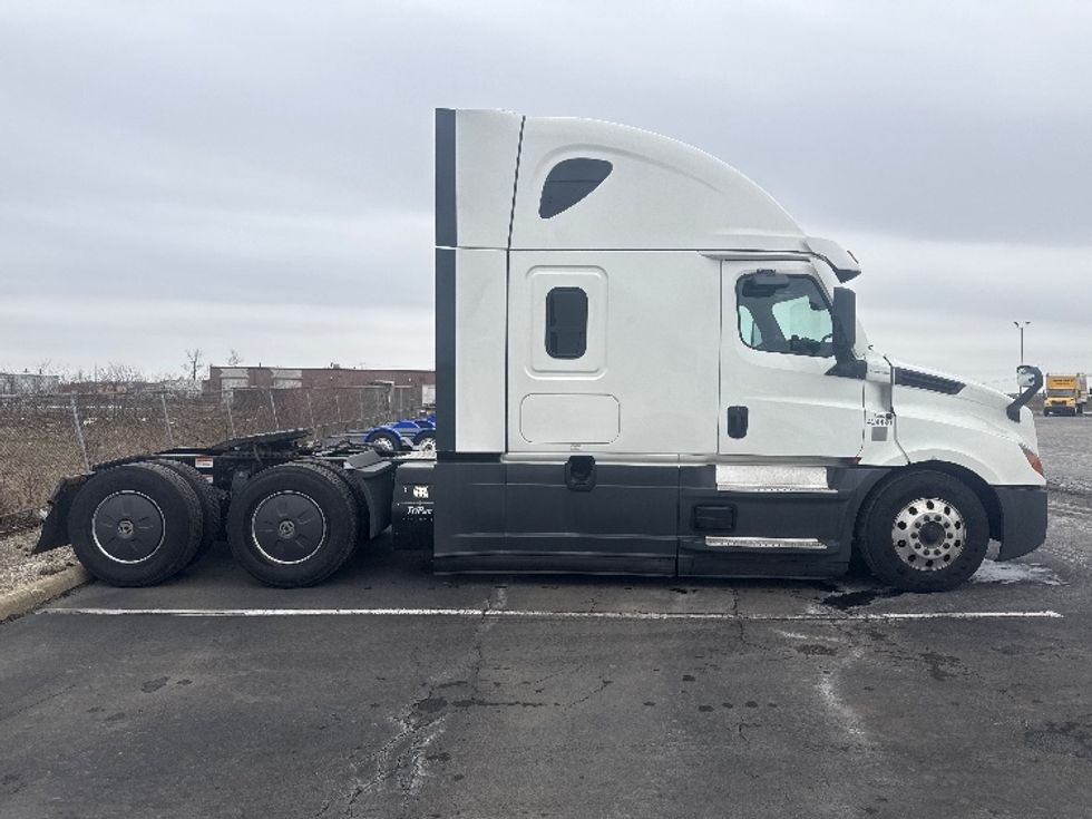 Sleeper Tractor-Heavy Duty Tractors-Freightliner-2022-T12664ST-Mansfield-OH-441,391\n\t\tmiles-$ 70,000 - Image 8