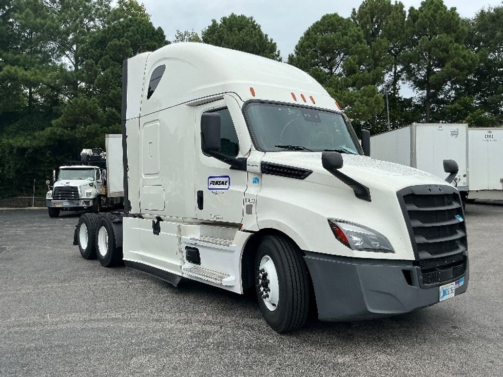 Sleeper Tractor-Heavy Duty Tractors-Freightliner-2022-T12664ST-Mebane-NC-446,206\n\t\tmiles-$ 76,750 - Image 1