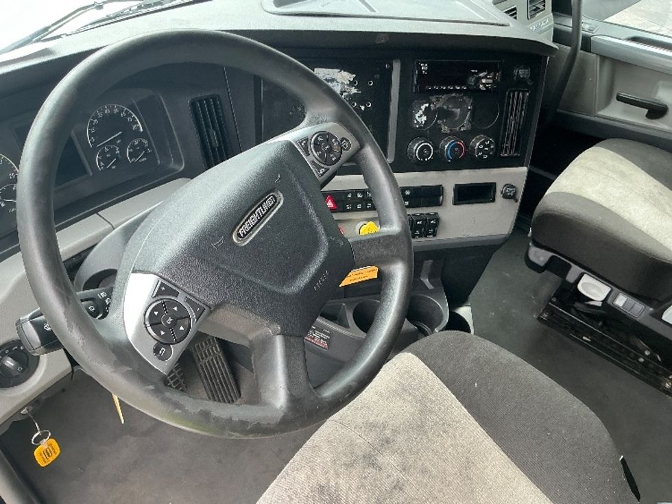 Sleeper Tractor-Heavy Duty Tractors-Freightliner-2022-T12664ST-Mebane-NC-446,206\n\t\tmiles-$ 76,750 - Image 10