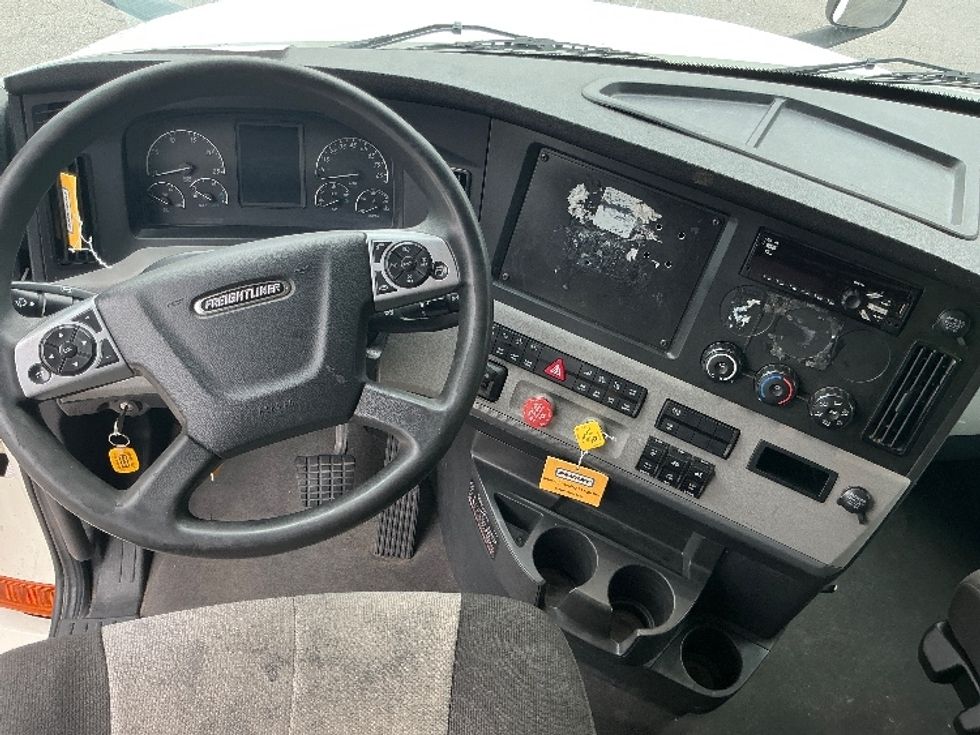 Sleeper Tractor-Heavy Duty Tractors-Freightliner-2022-T12664ST-Mebane-NC-446,206\n\t\tmiles-$ 76,750 - Image 11