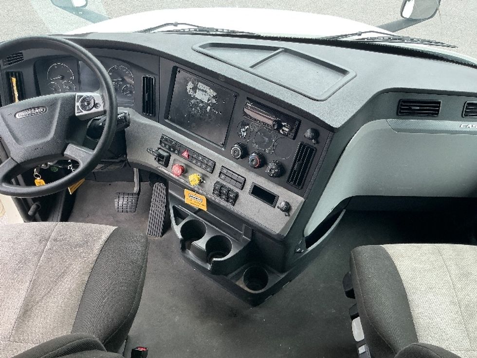 Sleeper Tractor-Heavy Duty Tractors-Freightliner-2022-T12664ST-Mebane-NC-446,206\n\t\tmiles-$ 76,750 - Image 12