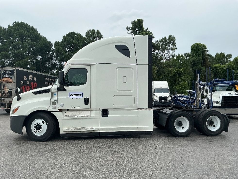 Sleeper Tractor-Heavy Duty Tractors-Freightliner-2022-T12664ST-Mebane-NC-446,206\n\t\tmiles-$ 76,750 - Image 4