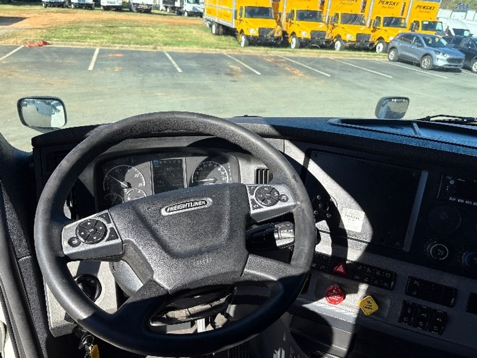 Sleeper Tractor-Heavy Duty Tractors-Freightliner-2022-T12664ST-Mebane-NC-598,990\n\t\tmiles-$ 60,250 - Image 11