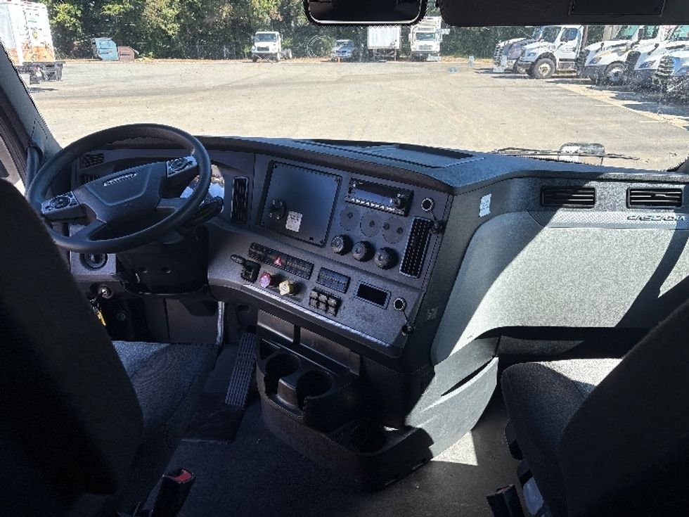 Sleeper Tractor-Heavy Duty Tractors-Freightliner-2022-T12664ST-Mebane-NC-598,990\n\t\tmiles-$ 60,250 - Image 12