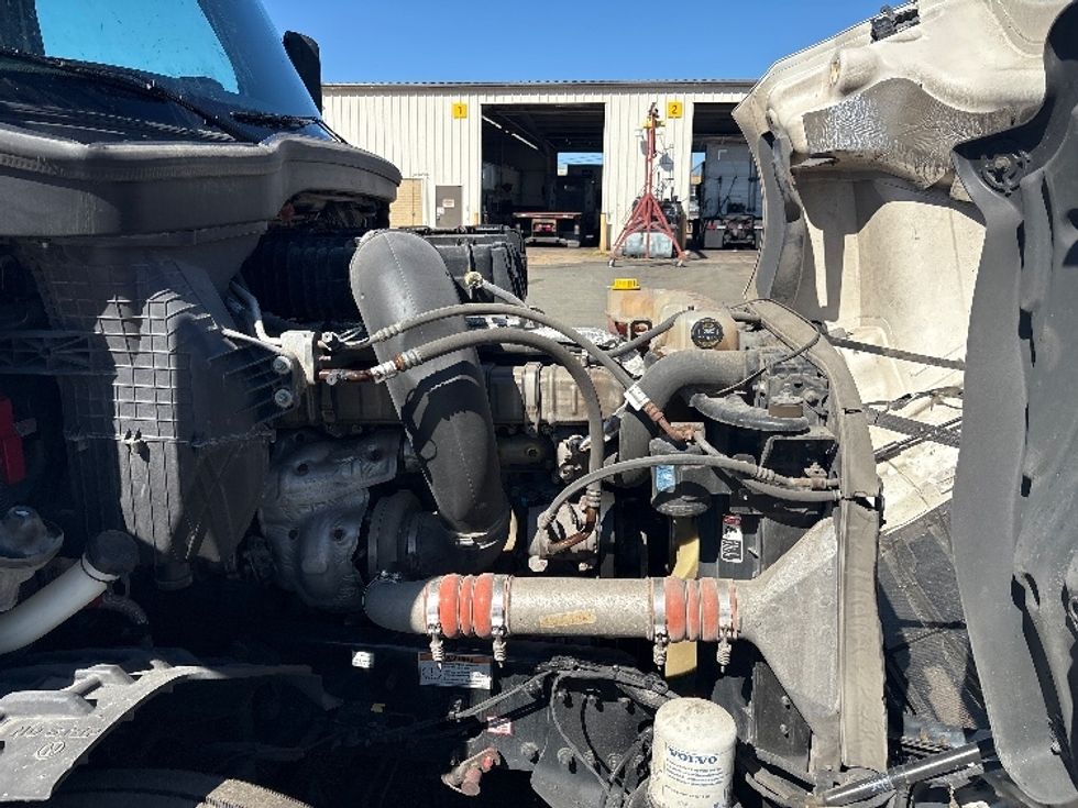 Sleeper Tractor-Heavy Duty Tractors-Freightliner-2022-T12664ST-Mebane-NC-598,990\n\t\tmiles-$ 60,250 - Image 20