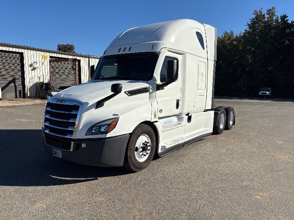 Sleeper Tractor-Heavy Duty Tractors-Freightliner-2022-T12664ST-Mebane-NC-598,990\n\t\tmiles-$ 60,250 - Image 3