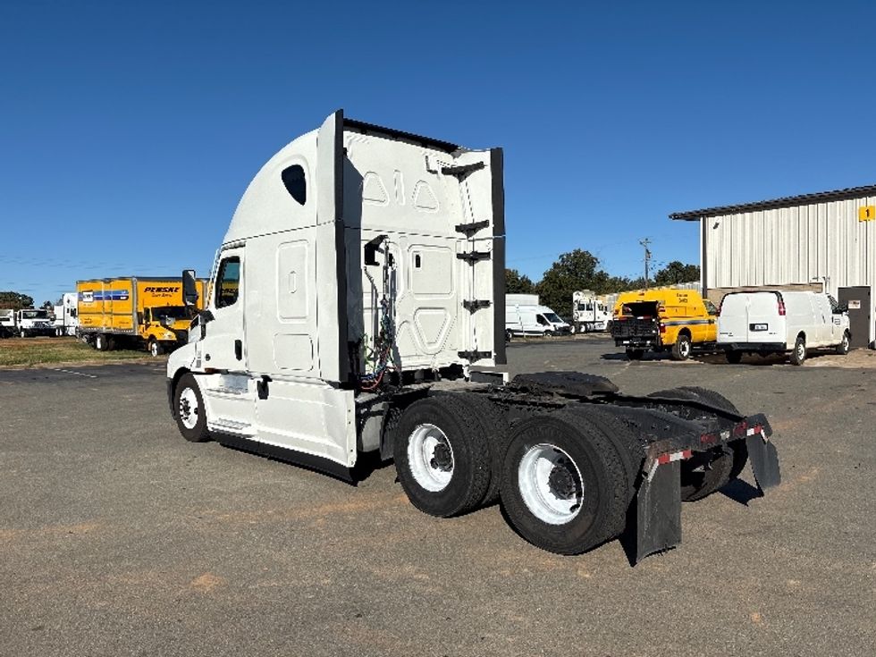 Sleeper Tractor-Heavy Duty Tractors-Freightliner-2022-T12664ST-Mebane-NC-598,990\n\t\tmiles-$ 60,250 - Image 5