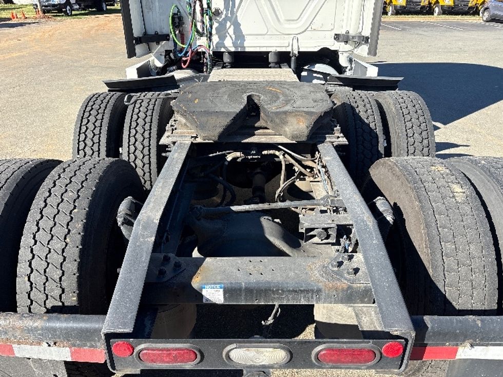 Sleeper Tractor-Heavy Duty Tractors-Freightliner-2022-T12664ST-Mebane-NC-598,990\n\t\tmiles-$ 60,250 - Image 6