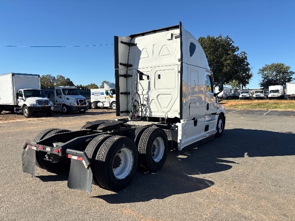 Sleeper Tractor-Heavy Duty Tractors-Freightliner-2022-T12664ST-Mebane-NC-598,990\n\t\tmiles-$ 60,250 - Image 7