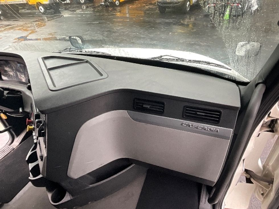 Sleeper Tractor-Heavy Duty Tractors-Freightliner-2022-T12664ST-Mebane-NC-599,092\n\t\tmiles-$ 57,250 - Image 14