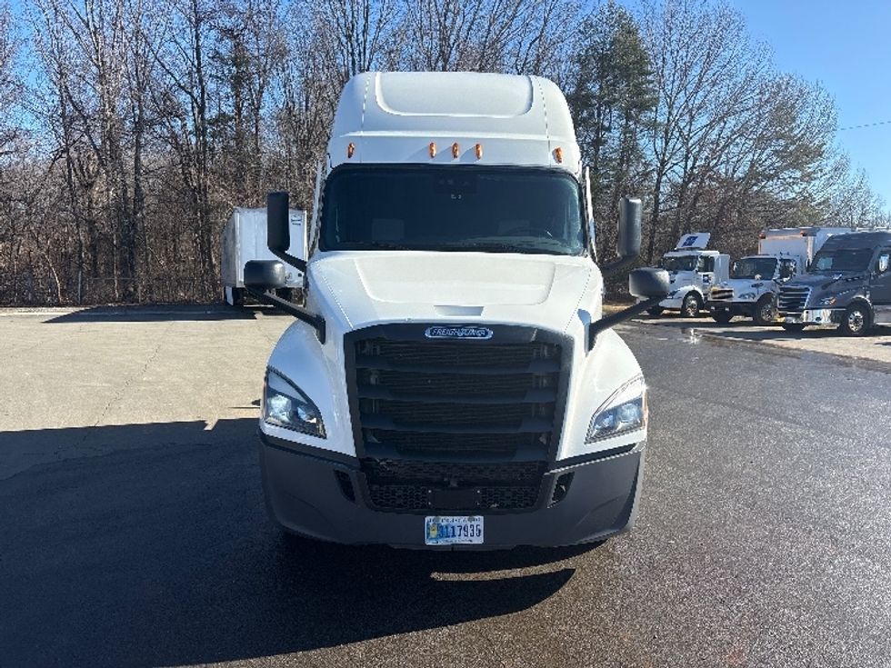 Sleeper Tractor-Heavy Duty Tractors-Freightliner-2022-T12664ST-Mebane-NC-599,092\n\t\tmiles-$ 57,250 - Image 2