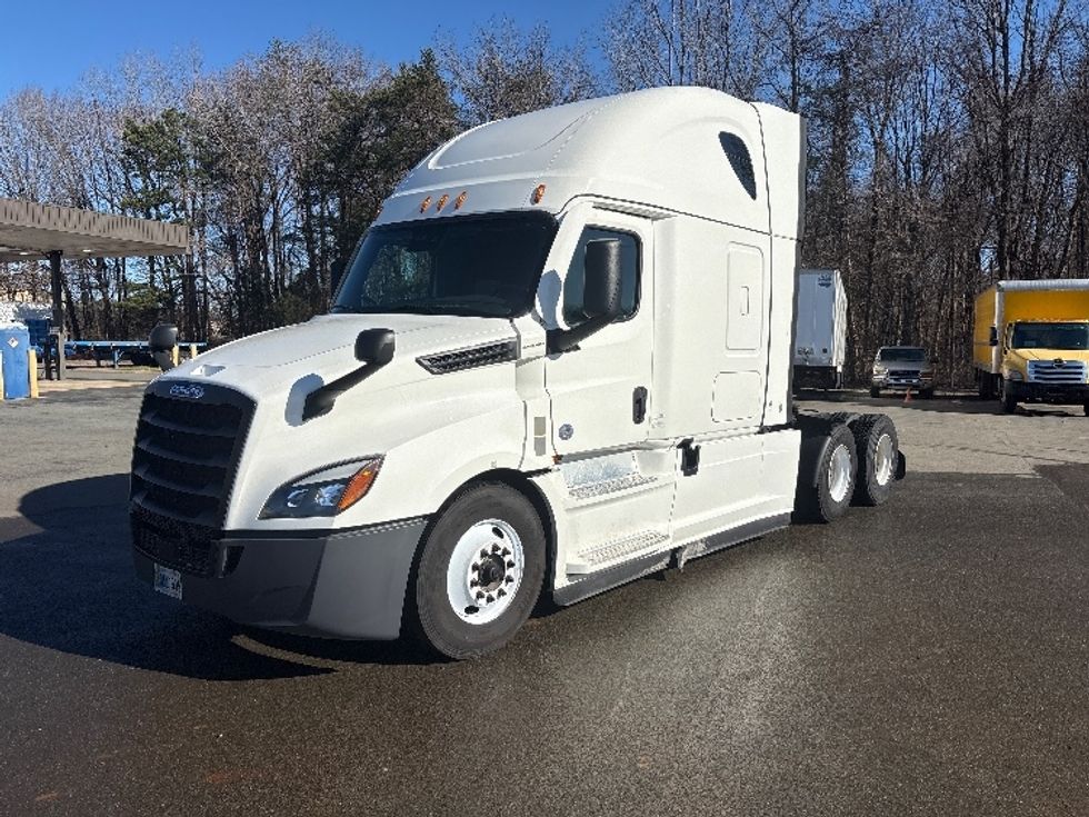 Sleeper Tractor-Heavy Duty Tractors-Freightliner-2022-T12664ST-Mebane-NC-599,092\n\t\tmiles-$ 57,250 - Image 3