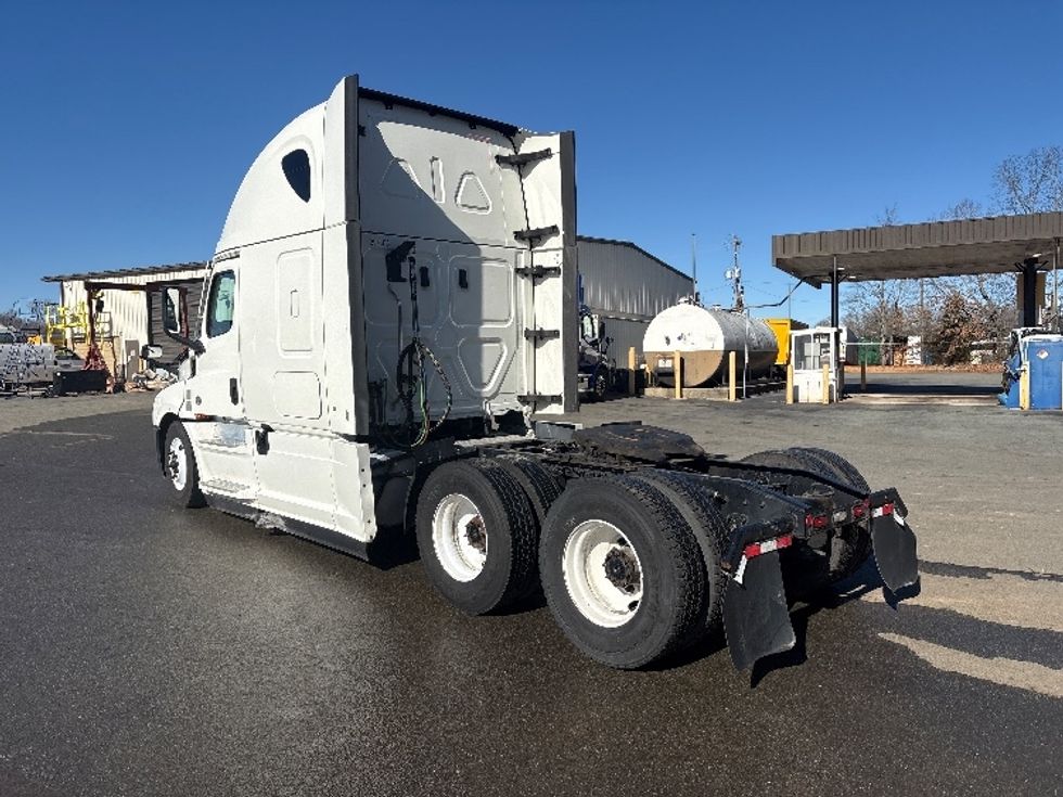 Sleeper Tractor-Heavy Duty Tractors-Freightliner-2022-T12664ST-Mebane-NC-599,092\n\t\tmiles-$ 57,250 - Image 5
