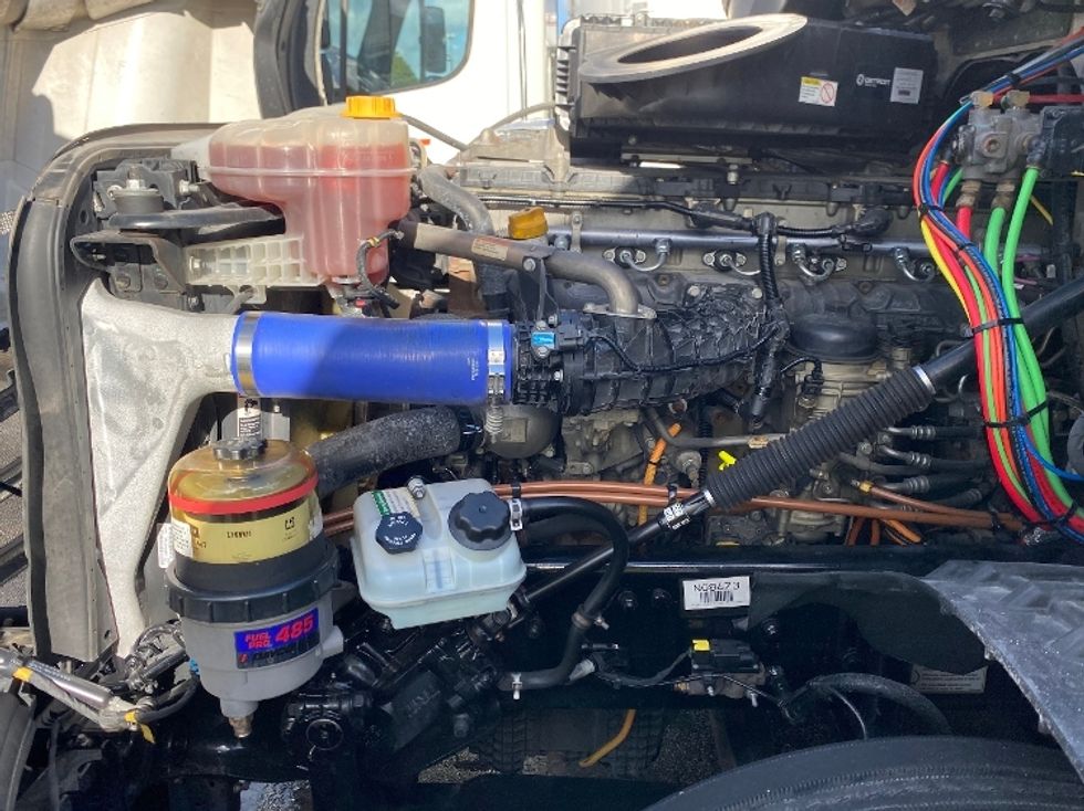 Sleeper Tractor-Heavy Duty Tractors-Freightliner-2022-T12664ST-Medley-FL-354,981\n\t\tmiles-$ 81,500 - Image 14