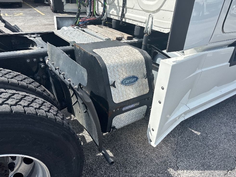 Sleeper Tractor-Heavy Duty Tractors-Freightliner-2022-T12664ST-Medley-FL-459,929\n\t\tmiles-$ 86,500 - Image 23