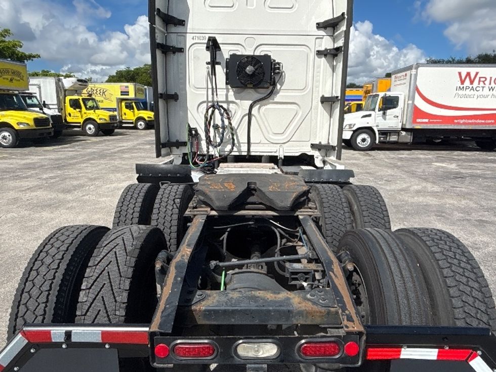 Sleeper Tractor-Heavy Duty Tractors-Freightliner-2022-T12664ST-Medley-FL-459,929\n\t\tmiles-$ 86,500 - Image 6
