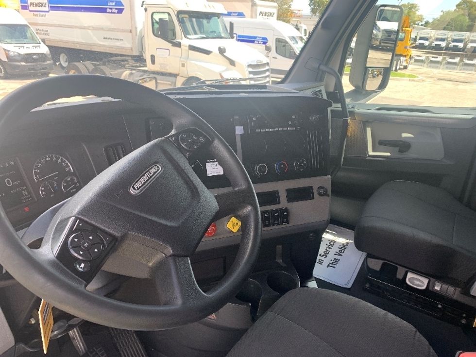 Sleeper Tractor-Heavy Duty Tractors-Freightliner-2022-T12664ST-Medley-FL-467,976\n\t\tmiles-$ 73,500 - Image 10