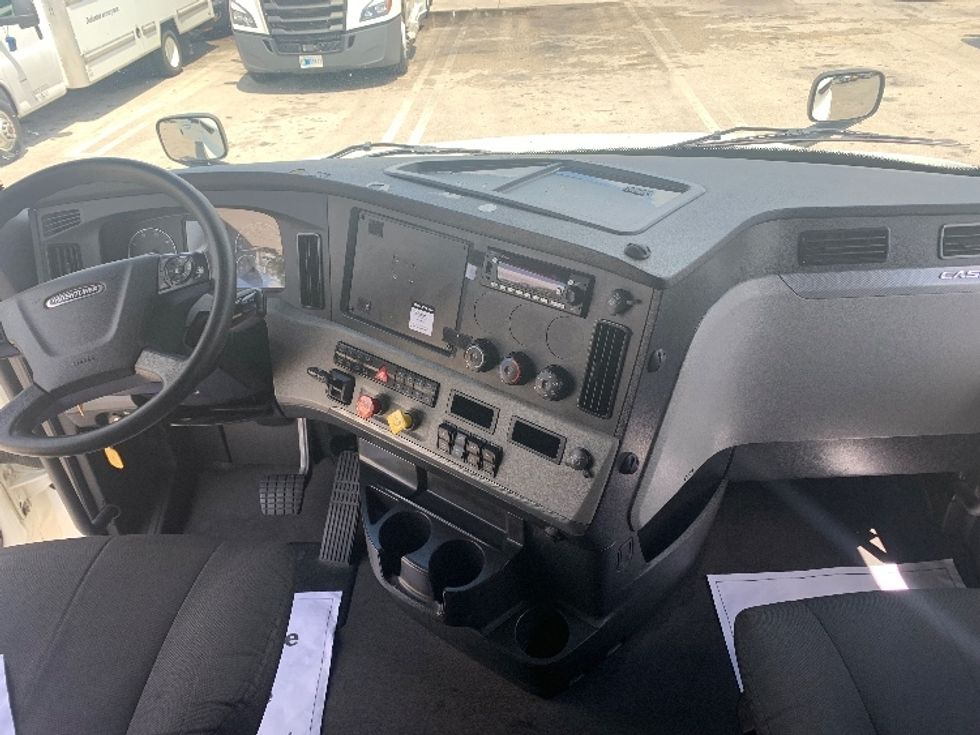 Sleeper Tractor-Heavy Duty Tractors-Freightliner-2022-T12664ST-Medley-FL-467,976\n\t\tmiles-$ 73,500 - Image 12