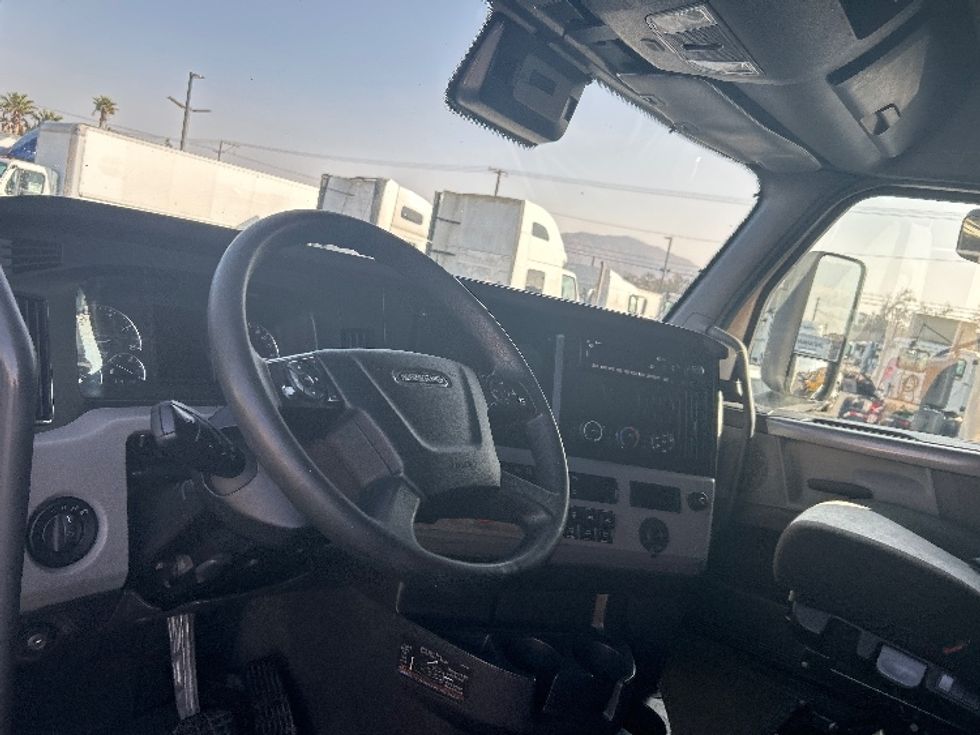 Sleeper Tractor-Heavy Duty Tractors-Freightliner-2022-T12664ST-Medley-FL-508,899\n\t\tmiles-$ 75,750 - Image 10