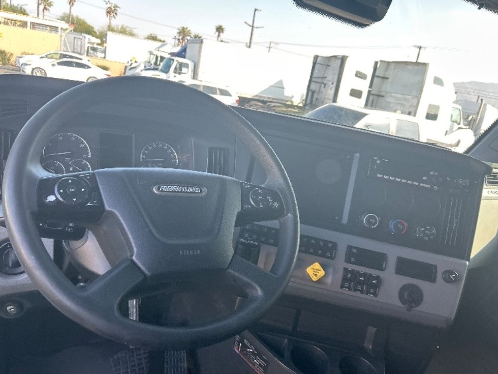 Sleeper Tractor-Heavy Duty Tractors-Freightliner-2022-T12664ST-Medley-FL-508,899\n\t\tmiles-$ 75,750 - Image 11