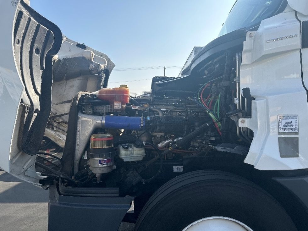 Sleeper Tractor-Heavy Duty Tractors-Freightliner-2022-T12664ST-Medley-FL-508,899\n\t\tmiles-$ 75,750 - Image 21