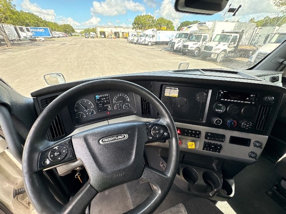 Sleeper Tractor-Heavy Duty Tractors-Freightliner-2022-T12664ST-Medley-FL-528,802\n\t\tmiles-$ 79,250 - Image 11