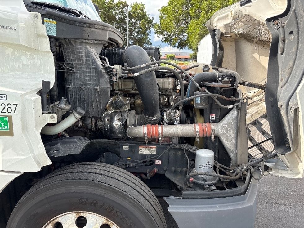 Sleeper Tractor-Heavy Duty Tractors-Freightliner-2022-T12664ST-Medley-FL-528,802\n\t\tmiles-$ 79,250 - Image 20
