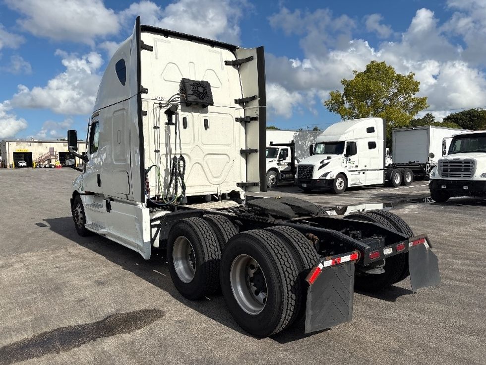 Sleeper Tractor-Heavy Duty Tractors-Freightliner-2022-T12664ST-Medley-FL-528,802\n\t\tmiles-$ 79,250 - Image 5