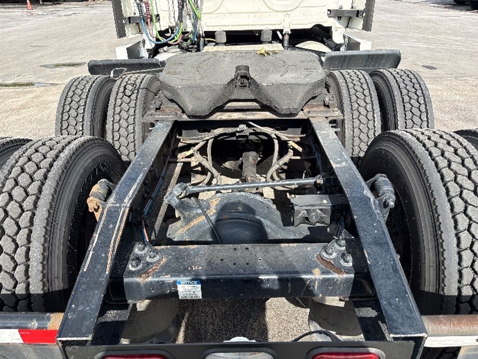 Sleeper Tractor-Heavy Duty Tractors-Freightliner-2022-T12664ST-Medley-FL-528,802\n\t\tmiles-$ 79,250 - Image 6