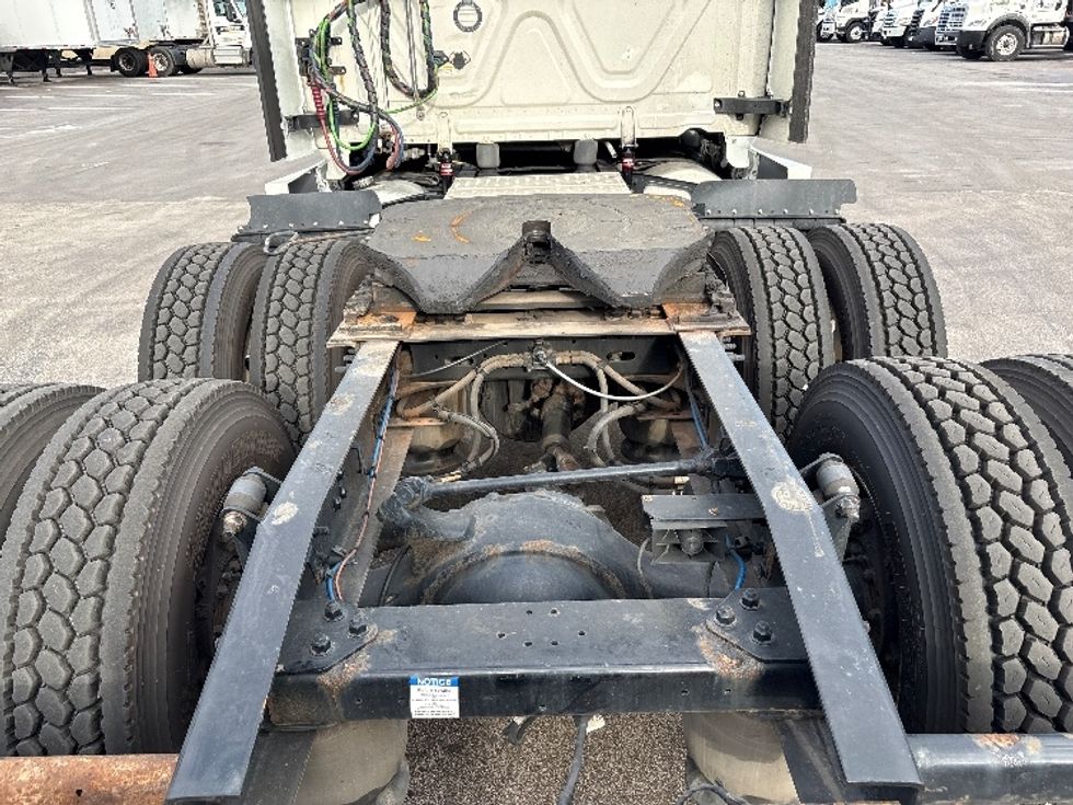 Sleeper Tractor-Heavy Duty Tractors-Freightliner-2022-T12664ST-Medley-FL-556,338\n\t\tmiles-$ 76,250 - Image 6