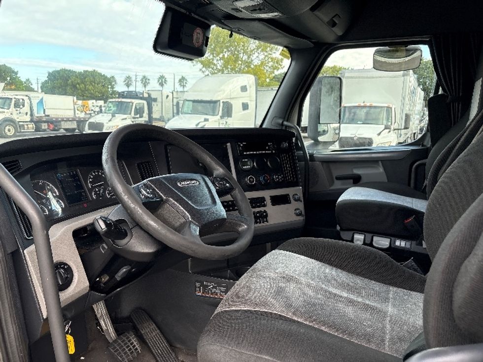 Sleeper Tractor-Heavy Duty Tractors-Freightliner-2022-T12664ST-Medley-FL-578,950\n\t\tmiles-$ 72,250 - Image 10