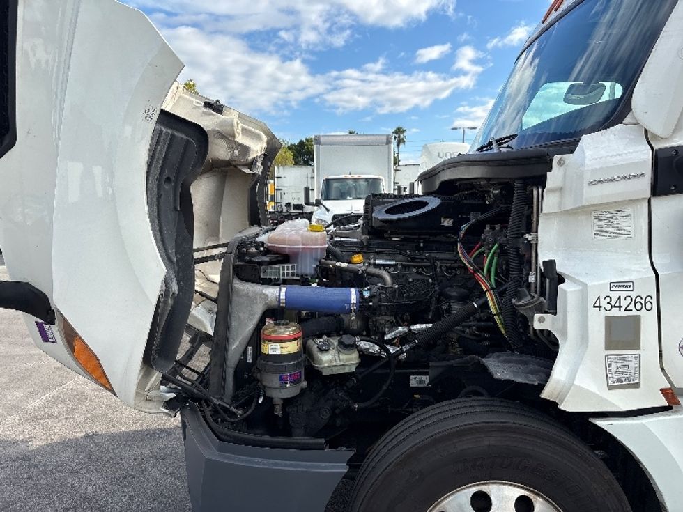 Sleeper Tractor-Heavy Duty Tractors-Freightliner-2022-T12664ST-Medley-FL-578,950\n\t\tmiles-$ 72,250 - Image 21