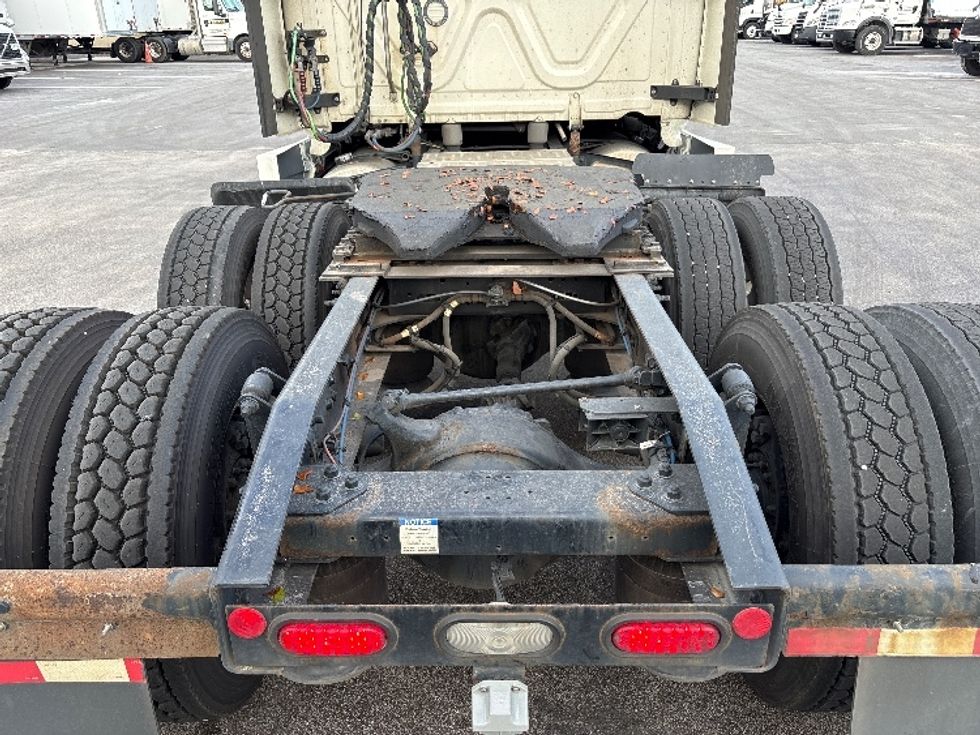 Sleeper Tractor-Heavy Duty Tractors-Freightliner-2022-T12664ST-Medley-FL-578,950\n\t\tmiles-$ 72,250 - Image 6
