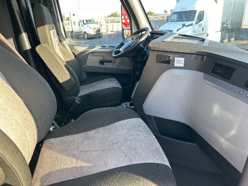 Sleeper Tractor-Heavy Duty Tractors-Freightliner-2022-T12664ST-Medley-FL-661,453\n\t\tmiles-$ 61,250 - Image 15