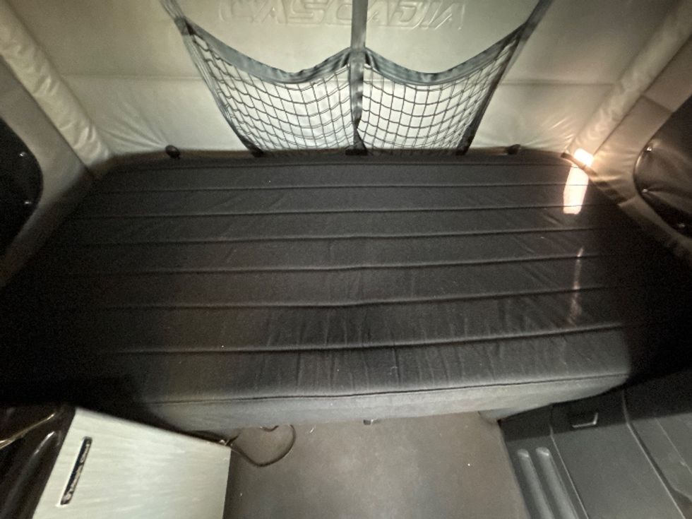 Sleeper Tractor-Heavy Duty Tractors-Freightliner-2022-T12664ST-Medley-FL-661,453\n\t\tmiles-$ 61,250 - Image 17