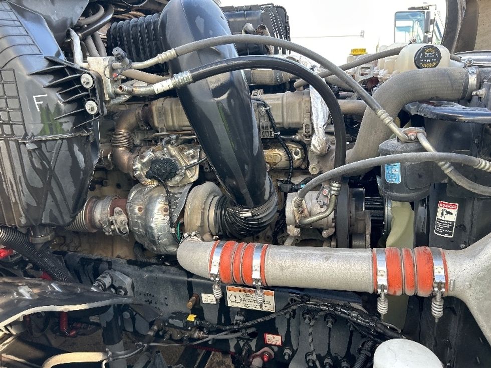 Sleeper Tractor-Heavy Duty Tractors-Freightliner-2022-T12664ST-Medley-FL-661,453\n\t\tmiles-$ 61,250 - Image 20