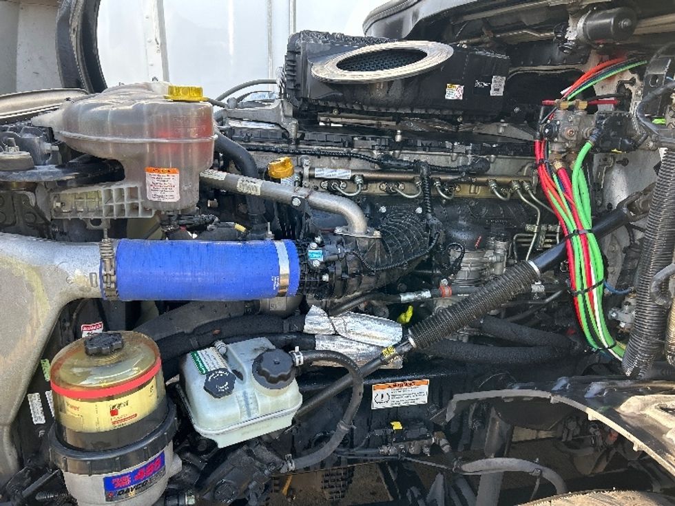 Sleeper Tractor-Heavy Duty Tractors-Freightliner-2022-T12664ST-Medley-FL-661,453\n\t\tmiles-$ 61,250 - Image 21