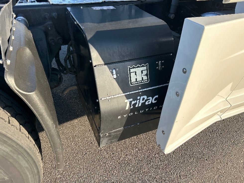 Sleeper Tractor-Heavy Duty Tractors-Freightliner-2022-T12664ST-Medley-FL-661,453\n\t\tmiles-$ 61,250 - Image 22