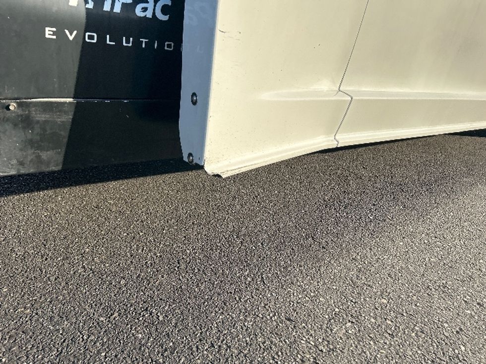 Sleeper Tractor-Heavy Duty Tractors-Freightliner-2022-T12664ST-Medley-FL-661,453\n\t\tmiles-$ 61,250 - Image 23