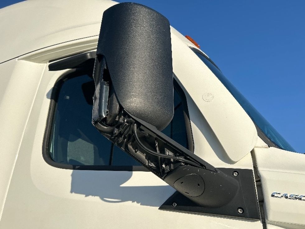 Sleeper Tractor-Heavy Duty Tractors-Freightliner-2022-T12664ST-Medley-FL-661,453\n\t\tmiles-$ 61,250 - Image 25